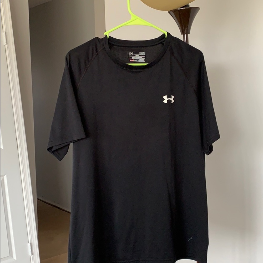Men’s Under Armour Heat Gear shirt